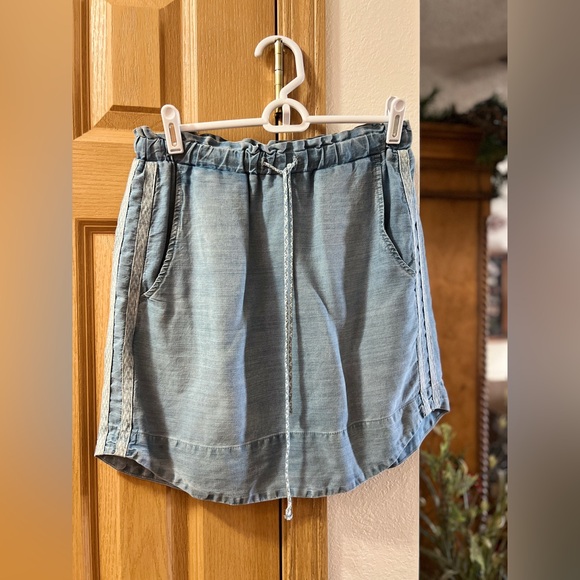 Cloth & Stone Anthropologie Women's Small Blue Lightweight Chambray skirt - Picture 5 of 10